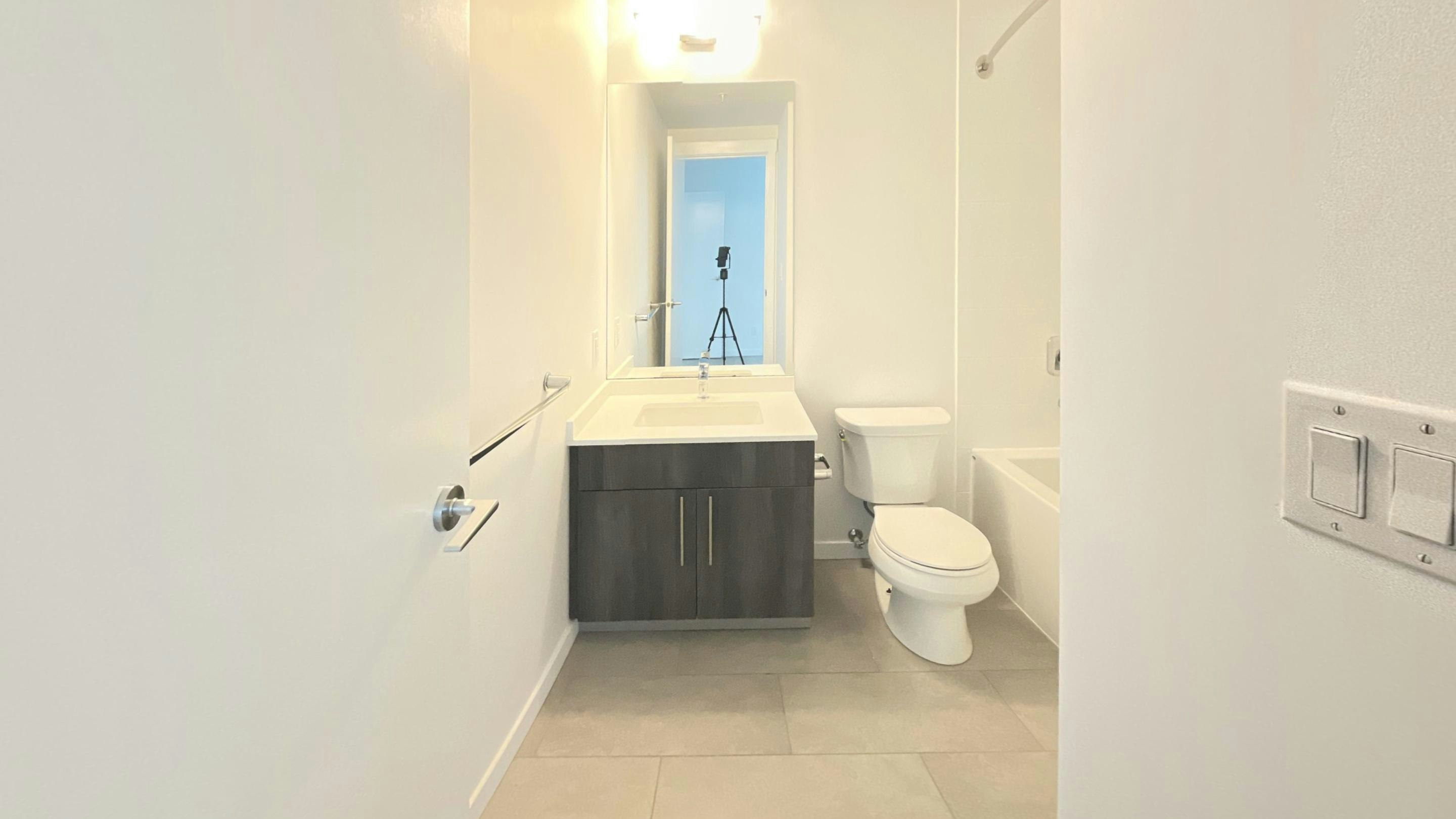 205-2975 Oak Street, Vancouver, BC, V6H 2K7 - 9
