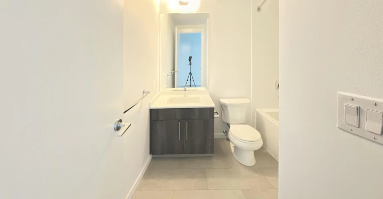 205-2975 Oak Street, Vancouver, BC, V6H 2K7 - 9