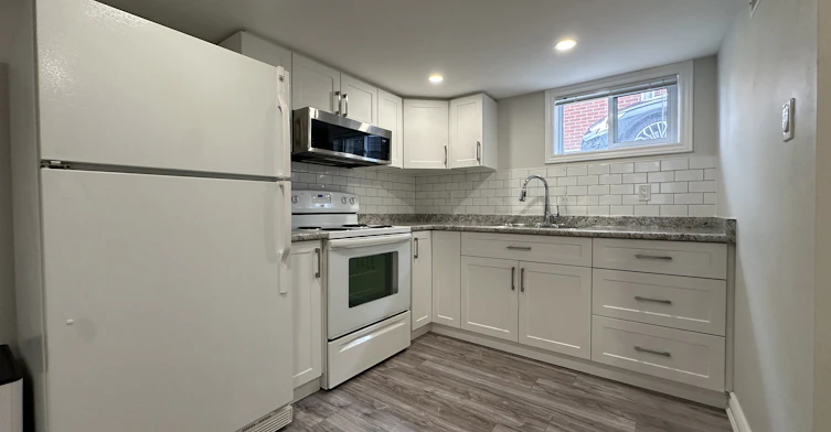 390 Division Street, Oshawa, ON, L1G 5M9