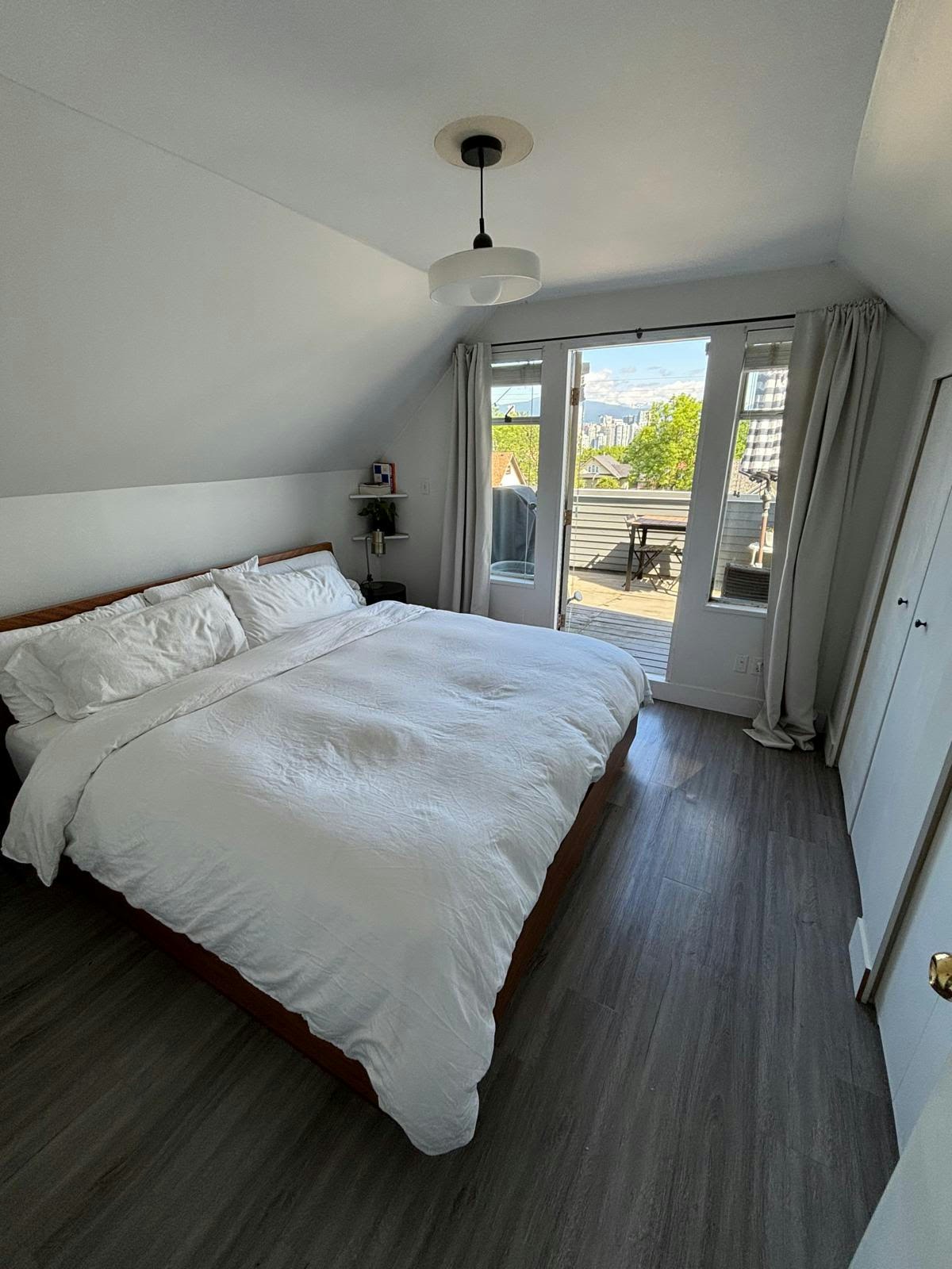 323,  West 13th Avenue, Vancouver, BC, V5Y 1W2 - 5