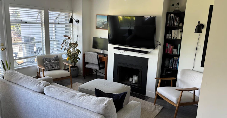 323, West 13th Avenue, Vancouver, BC, V5Y 1W2