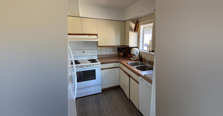 323, West 13th Avenue, Vancouver, BC, V5Y 1W2 - 2