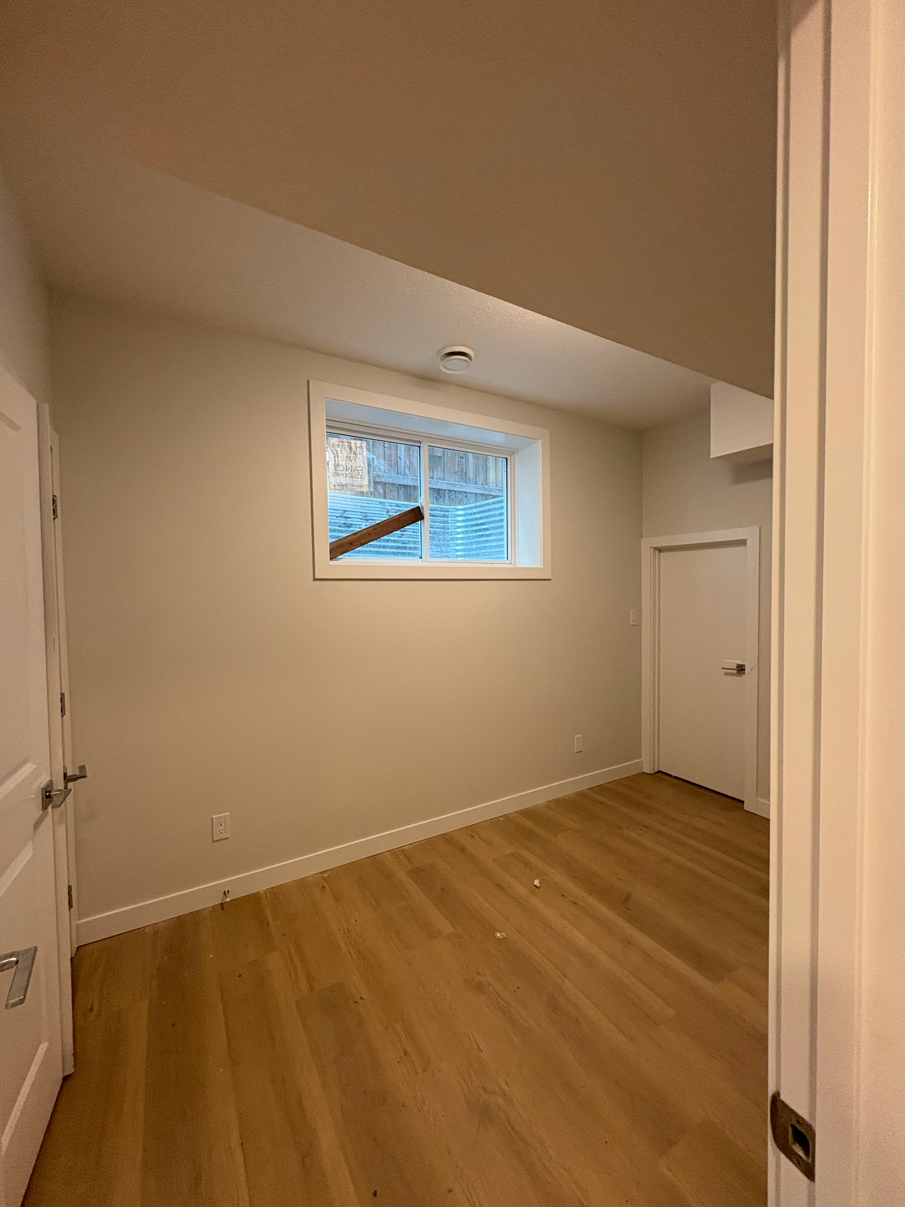 12337 85 Street Northwest, Edmonton, AB, T5B 3H1 - 4