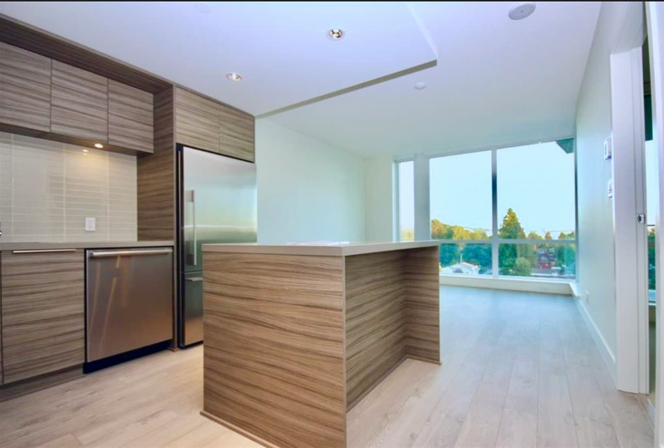 605-1550 Fern Street, North Vancouver, BC, V7J 0A9 - 2