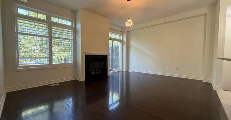 5710 Long Valley Road, Mississauga, ON, L5M 0M1 - 5