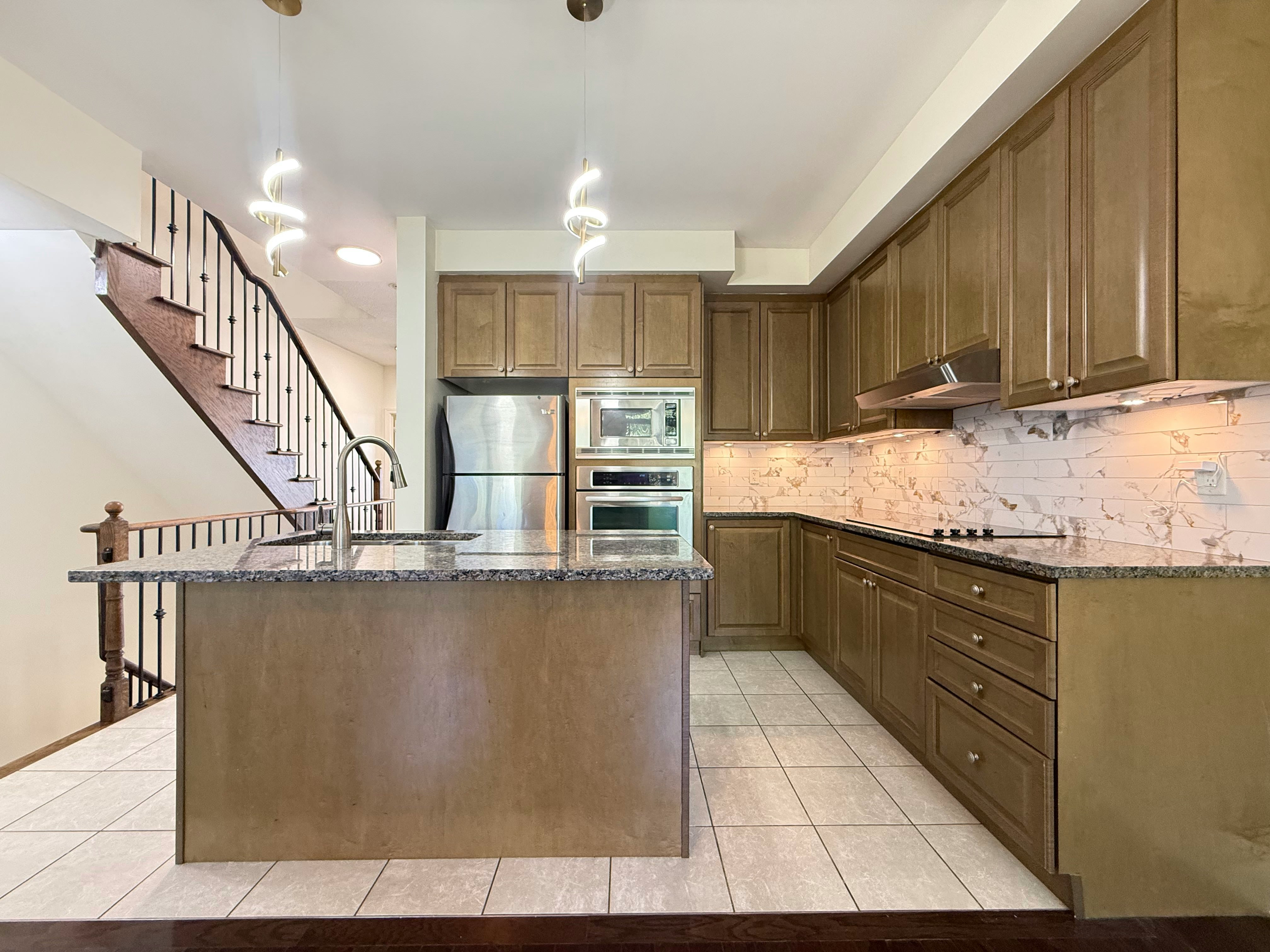 5710 Long Valley Road, Mississauga, ON, L5M 0M1