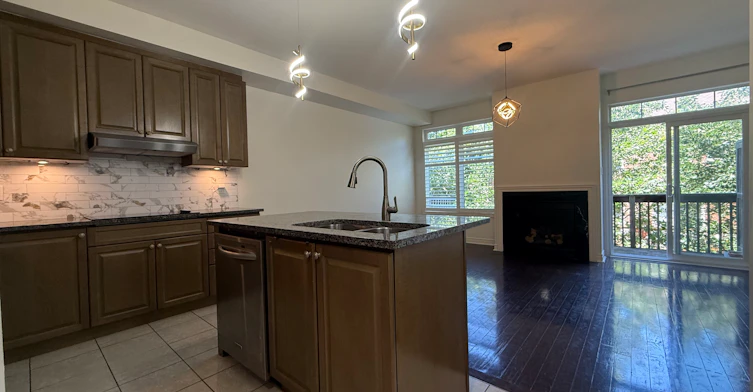 5710 Long Valley Road, Mississauga, ON, L5M 0M1 - 2