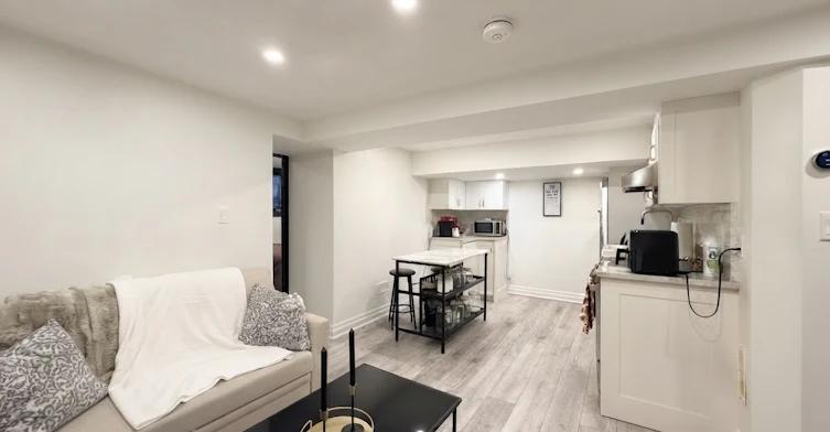 4-121 Sorauren Avenue, Toronto, ON, M6R 2E3 - 5