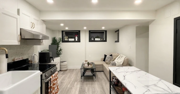 4-121 Sorauren Avenue, Toronto, ON, M6R 2E3 - 4