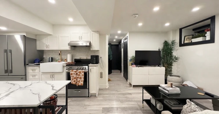 4-121 Sorauren Avenue, Toronto, ON, M6R 2E3 - 2