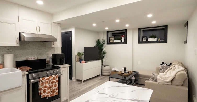 4-121 Sorauren Avenue, Toronto, ON, M6R 2E3