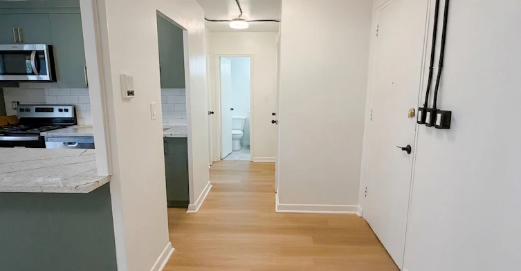 204-420 Eglinton Avenue East, Toronto, ON, M4P 1L8 - 9