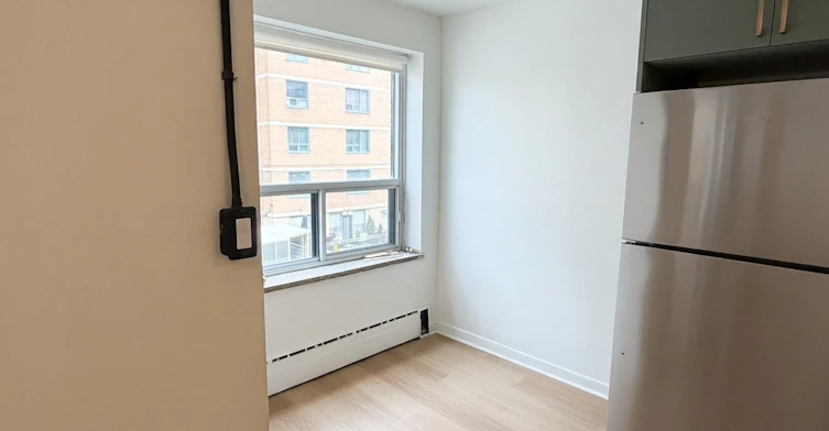 204-420 Eglinton Avenue East, Toronto, ON, M4P 1L8 - 4