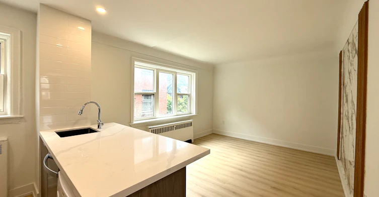 1024 King Street East, Hamilton, ON, L8M 1C8 - 3