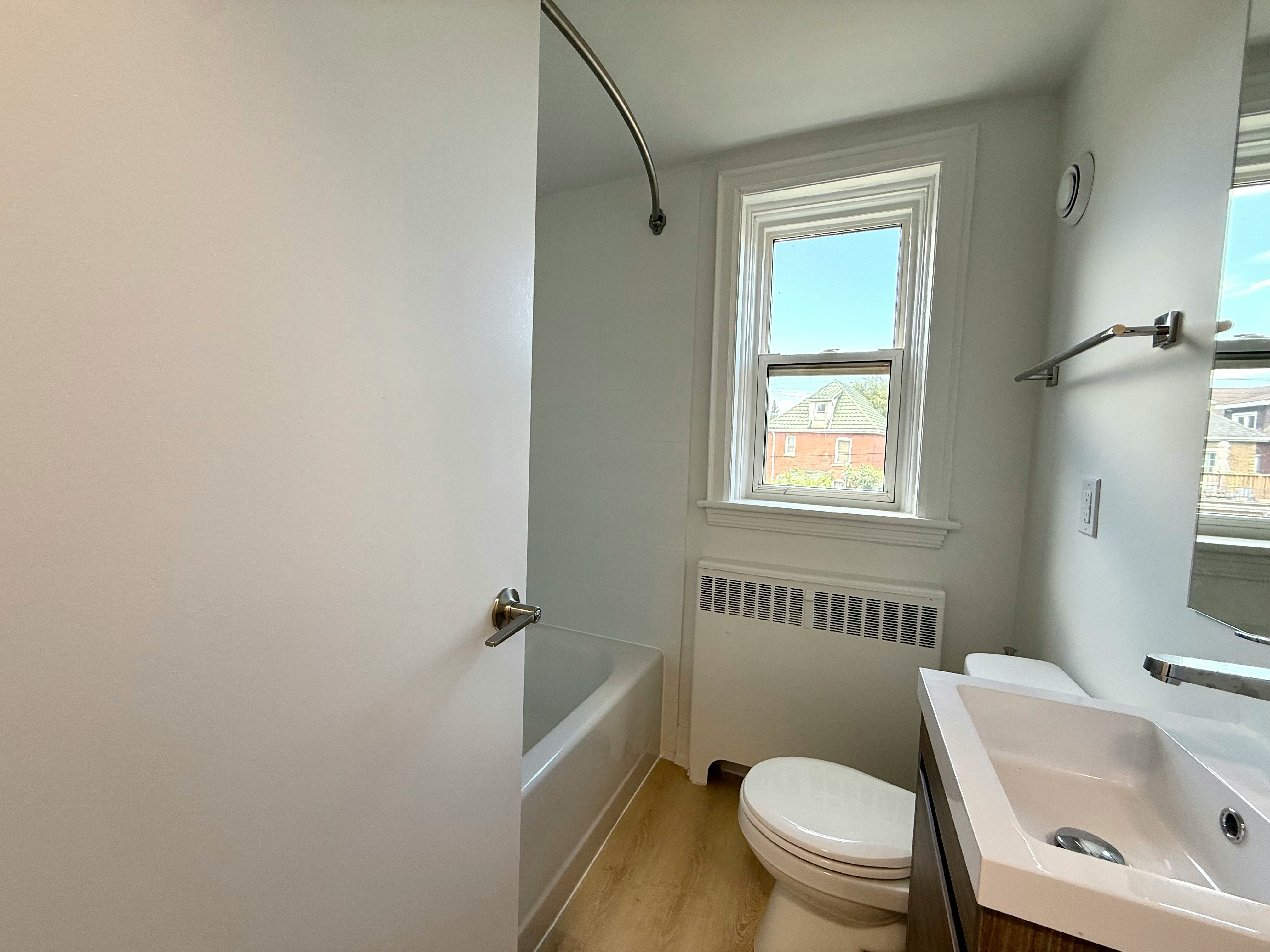 1024 King Street East, Hamilton, ON, L8M 1C8 - 8