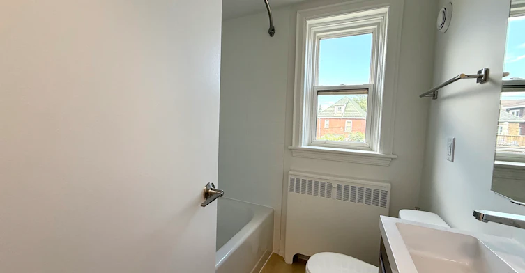 1024 King Street East, Hamilton, ON, L8M 1C8 - 8