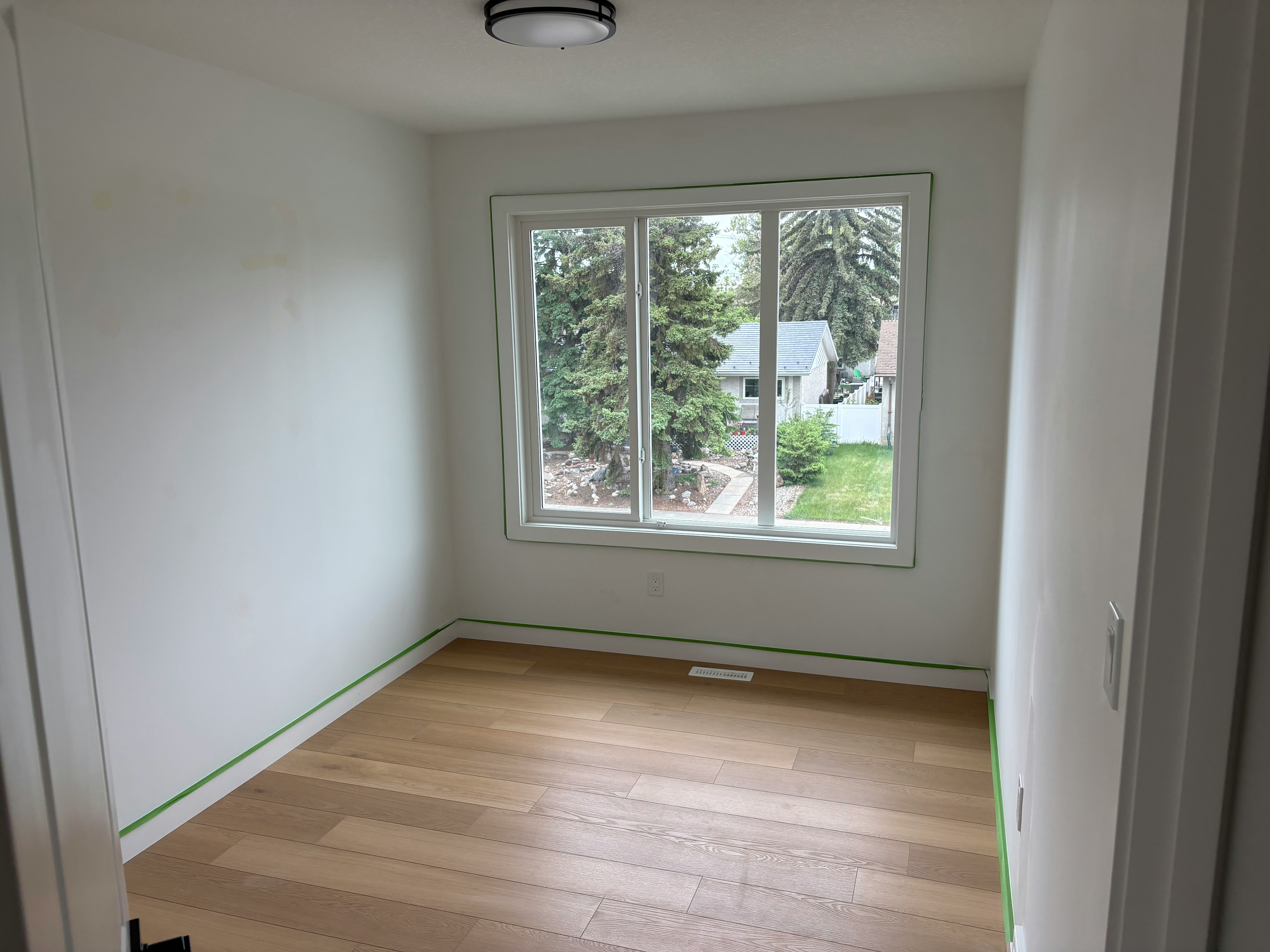 8903 155 Street Northwest, Edmonton, AB, T5R 1W3 - 4