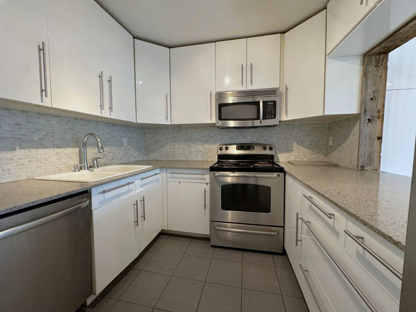 Unit B-1175 Queen Street E, Toronto, ON, M4M 1L5 - 6