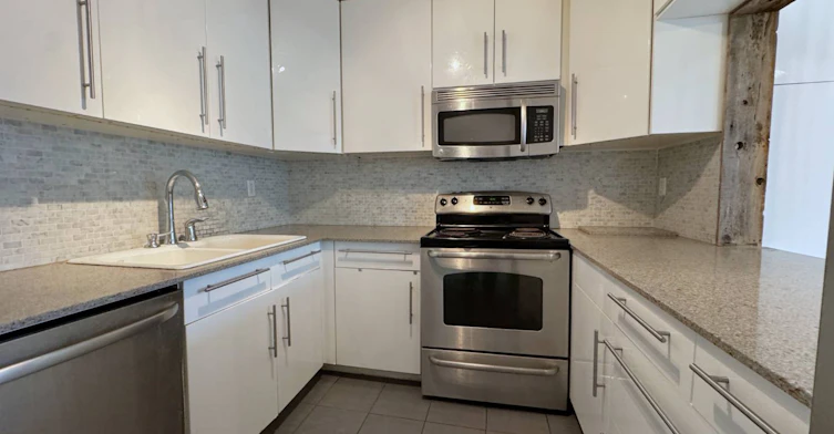Unit B-1175 Queen Street E, Toronto, ON, M4M 1L5 - 6