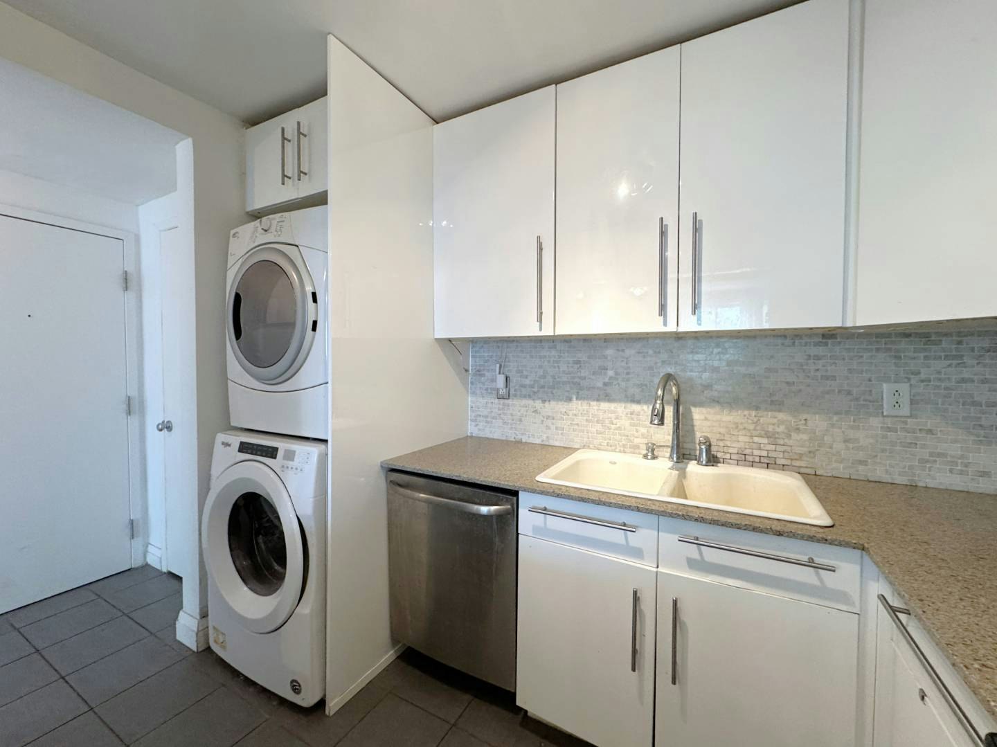 Unit B-1175 Queen Street E, Toronto, ON, M4M 1L5 - 3