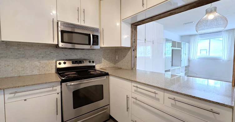 Unit B-1175 Queen Street E, Toronto, ON, M4M 1L5 - 5