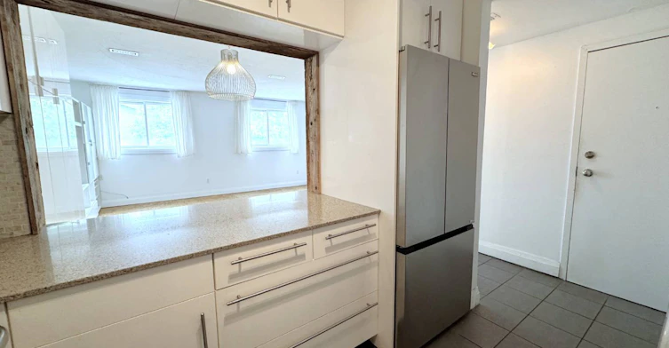 Unit B-1175 Queen Street E, Toronto, ON, M4M 1L5 - 4
