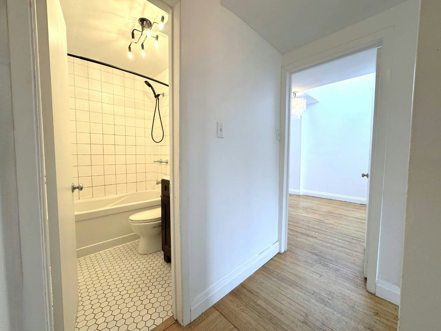 Unit B-1175 Queen Street E, Toronto, ON, M4M 1L5 - 12