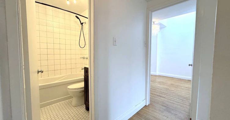 Unit B-1175 Queen Street E, Toronto, ON, M4M 1L5 - 12