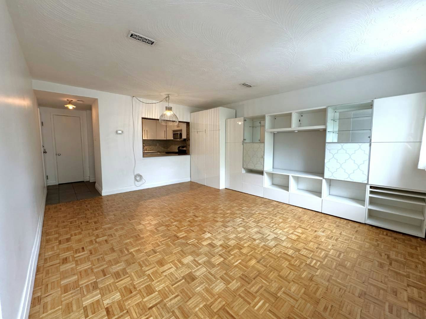 Unit B-1175 Queen Street E, Toronto, ON, M4M 1L5 - 9