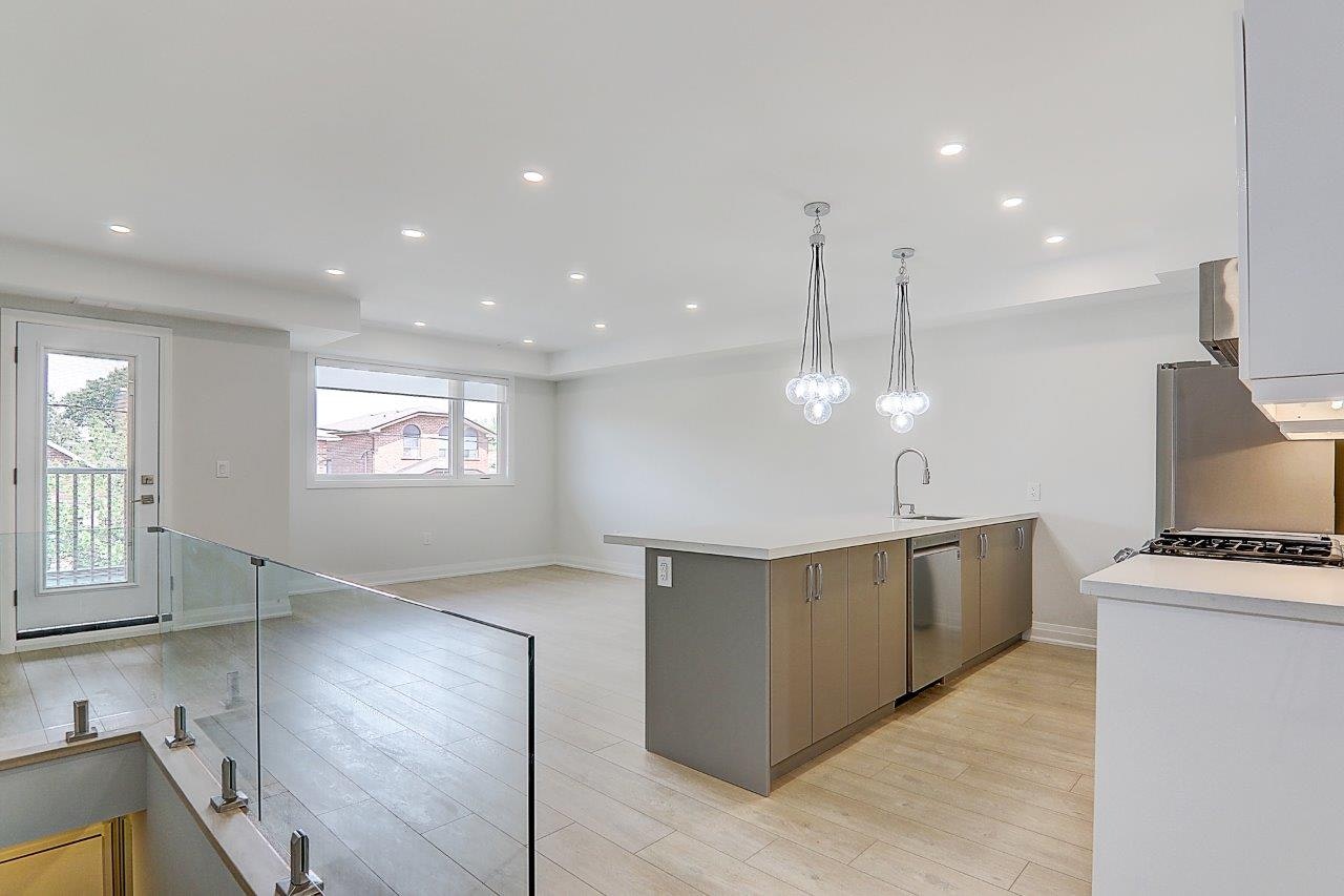 Upper-115 Livingstone Avenue, Toronto, ON, M6E 2L7 - 4