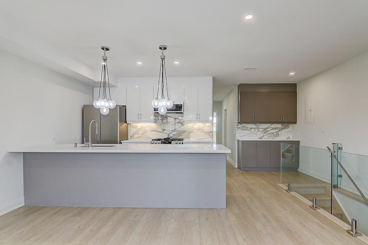 Upper-115 Livingstone Avenue, Toronto, ON, M6E 2L7 - 3