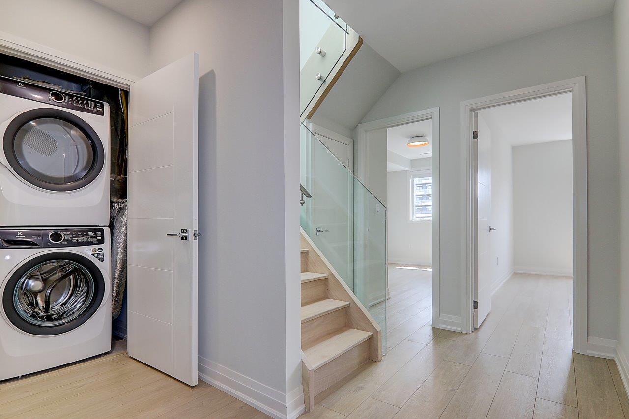 Upper-115 Livingstone Avenue, Toronto, ON, M6E 2L7 - 18