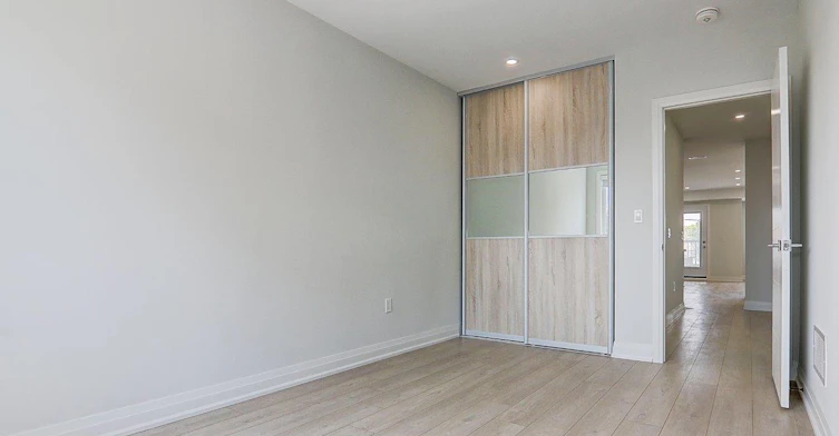 Upper-115 Livingstone Avenue, Toronto, ON, M6E 2L7 - 23