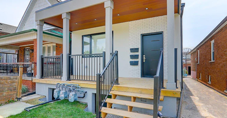 Upper-115 Livingstone Avenue, Toronto, ON, M6E 2L7 - 48