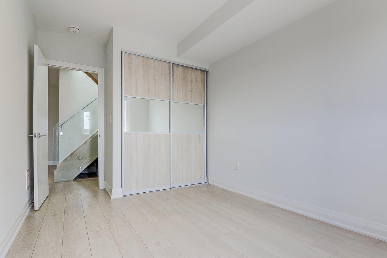 Upper-115 Livingstone Avenue, Toronto, ON, M6E 2L7 - 25