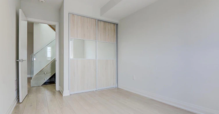Upper-115 Livingstone Avenue, Toronto, ON, M6E 2L7 - 25