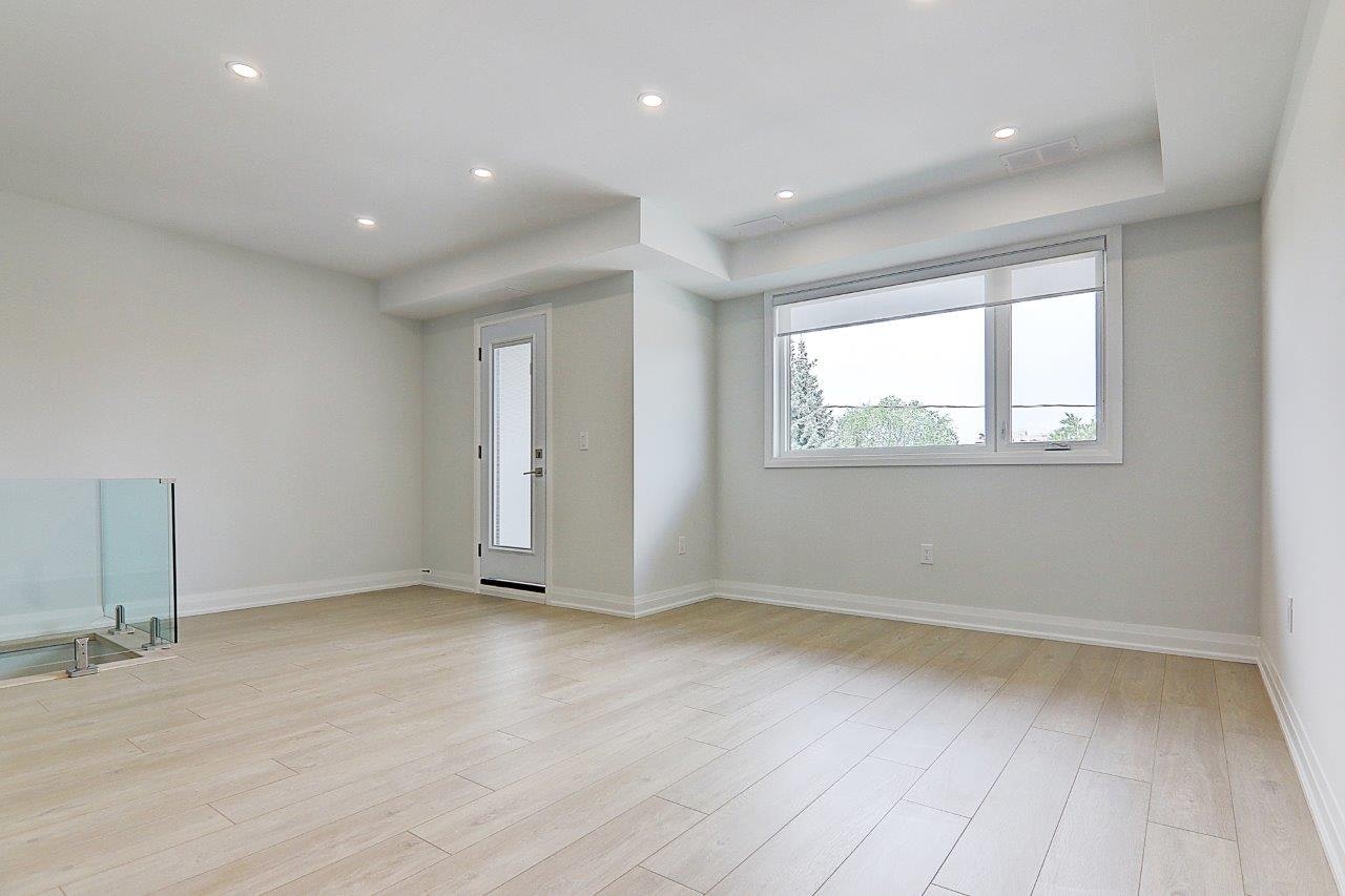 Upper-115 Livingstone Avenue, Toronto, ON, M6E 2L7 - 14