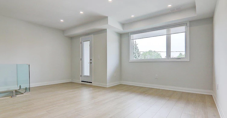 Upper-115 Livingstone Avenue, Toronto, ON, M6E 2L7 - 14