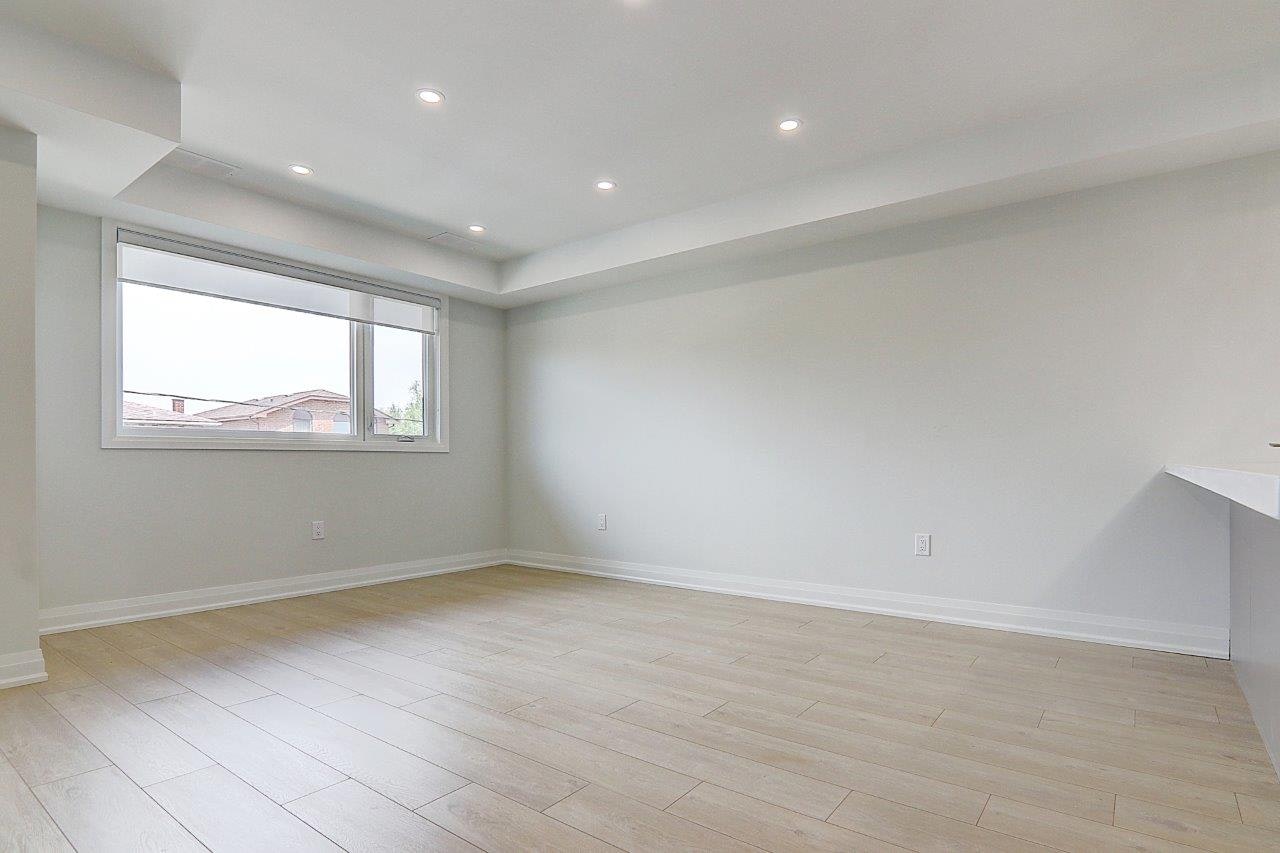 Upper-115 Livingstone Avenue, Toronto, ON, M6E 2L7 - 13