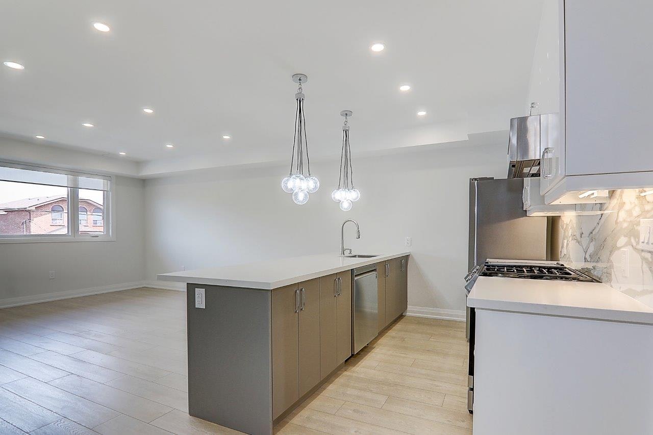 Upper-115 Livingstone Avenue, Toronto, ON, M6E 2L7 - 5