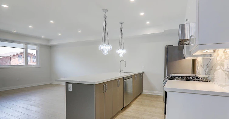 Upper-115 Livingstone Avenue, Toronto, ON, M6E 2L7 - 5