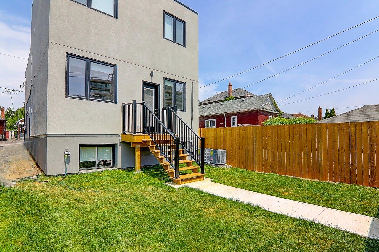 Upper-115 Livingstone Avenue, Toronto, ON, M6E 2L7 - 45