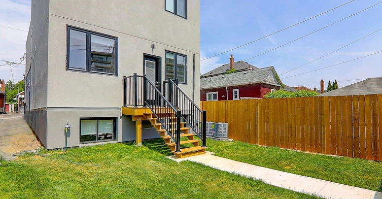 Upper-115 Livingstone Avenue, Toronto, ON, M6E 2L7 - 45
