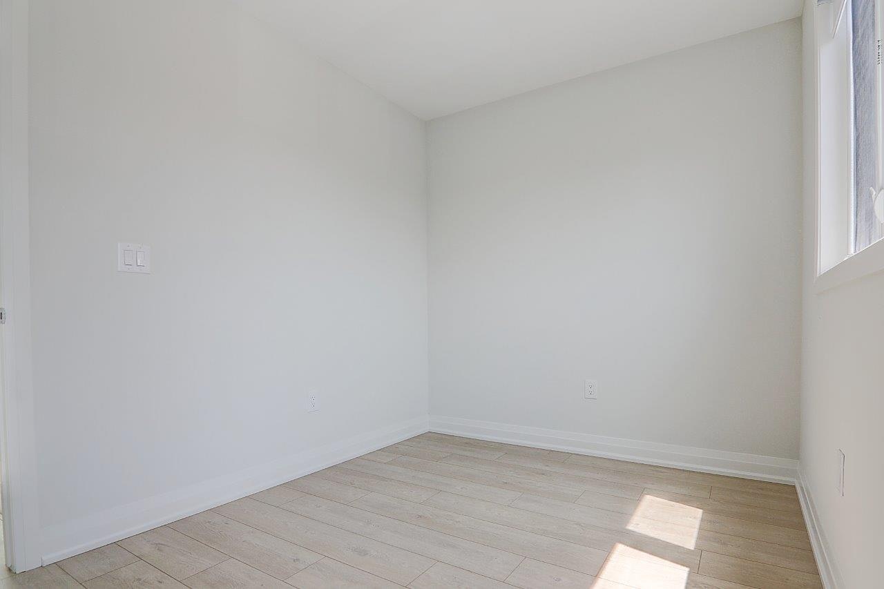 Upper-115 Livingstone Avenue, Toronto, ON, M6E 2L7 - 29