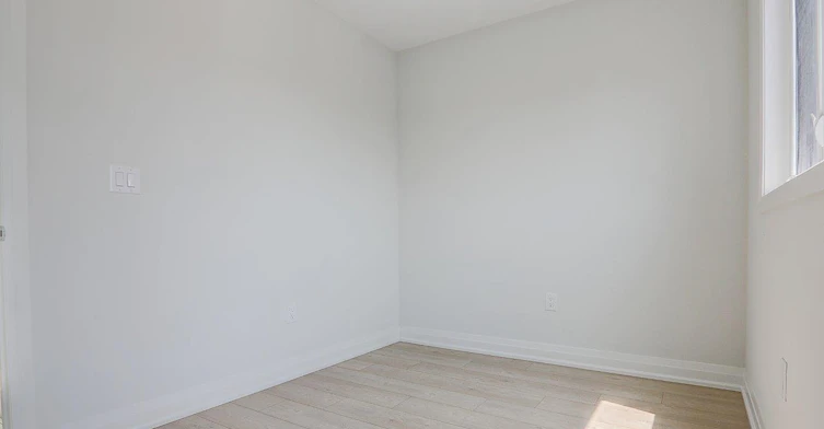 Upper-115 Livingstone Avenue, Toronto, ON, M6E 2L7 - 29