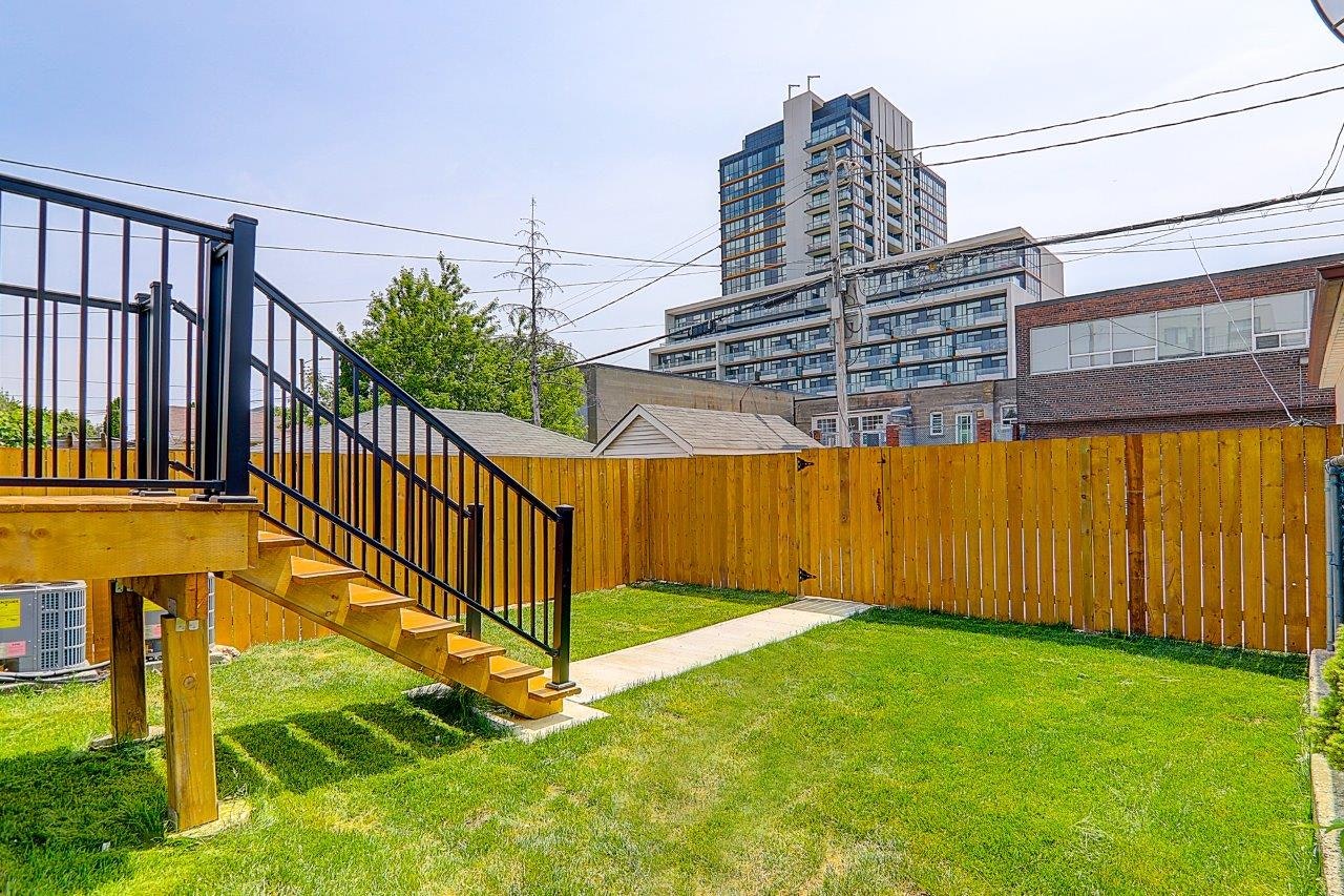 Upper-115 Livingstone Avenue, Toronto, ON, M6E 2L7 - 46