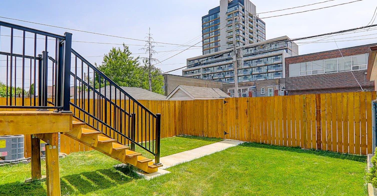 Upper-115 Livingstone Avenue, Toronto, ON, M6E 2L7 - 46