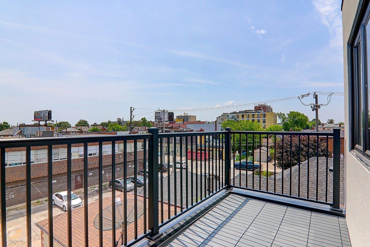 Upper-115 Livingstone Avenue, Toronto, ON, M6E 2L7 - 30