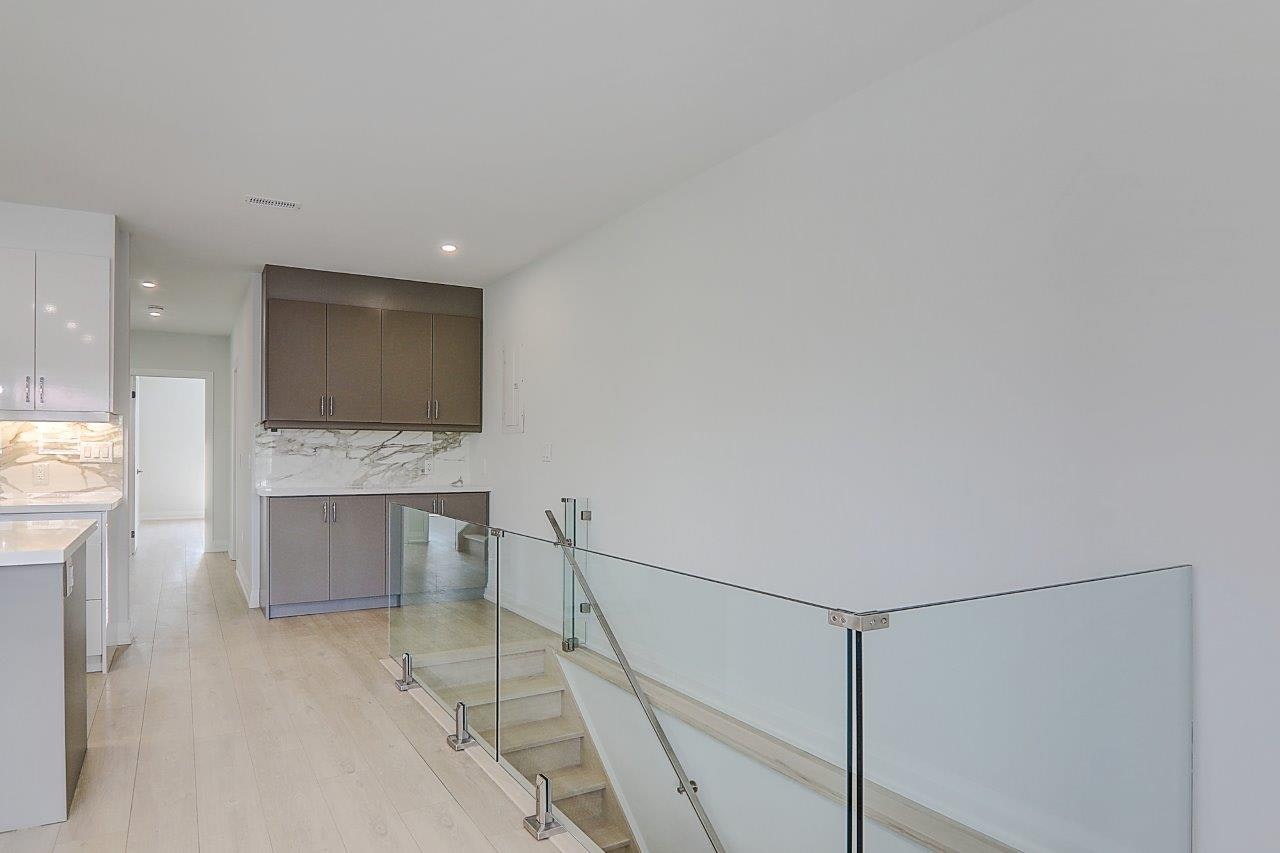 Upper-115 Livingstone Avenue, Toronto, ON, M6E 2L7 - 9
