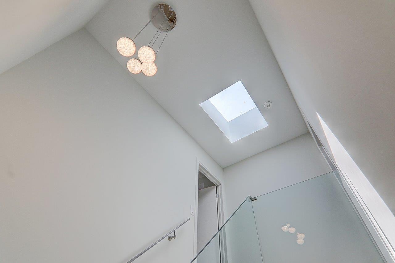 Upper-115 Livingstone Avenue, Toronto, ON, M6E 2L7 - 27